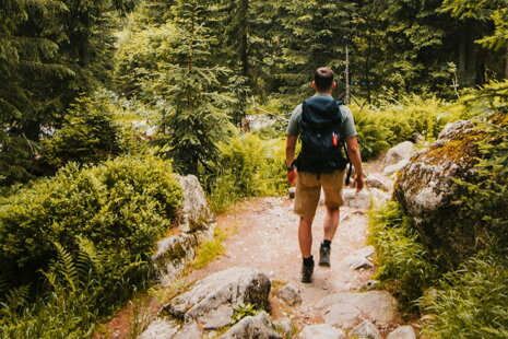 Čo zbaliť na hiking a trekking? Ultimátny kontrolný zoznam pre outdoorové dobrodružstvá outdpro.sk